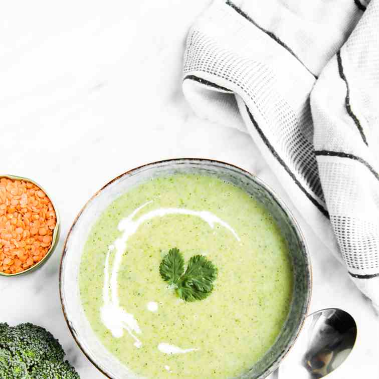 Broccoli and lentils vegan soup