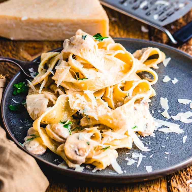 Creamy Garlic Mushroom Pasta