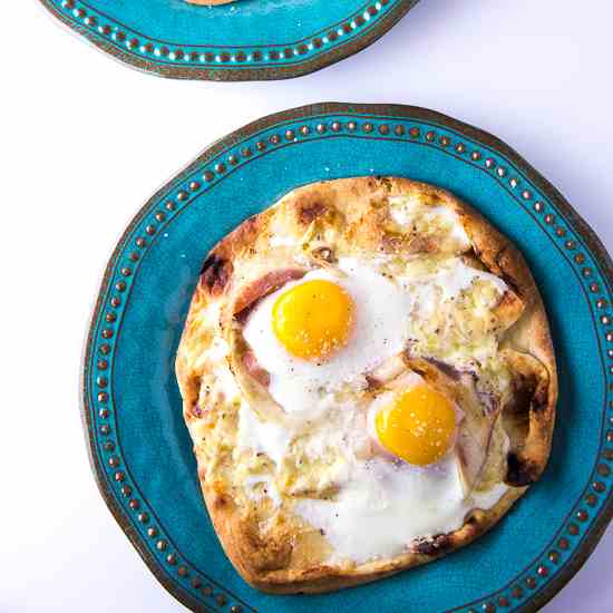 Croque Madame Pizza