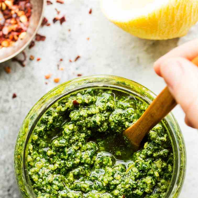 Vegan wild garlic pesto