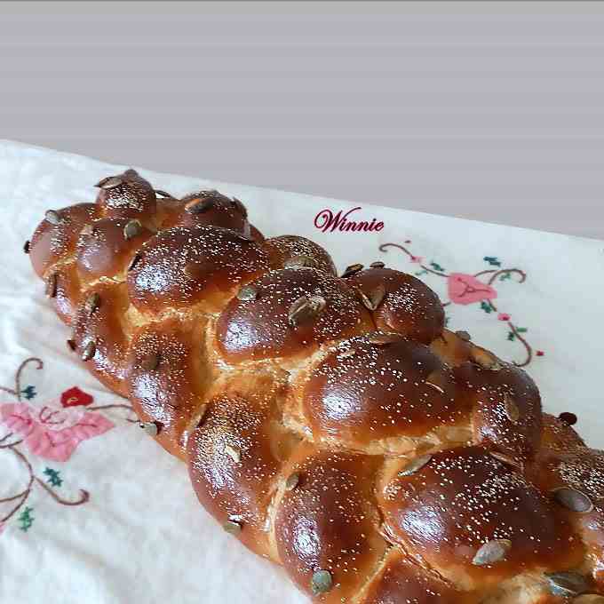 Challah and rolls