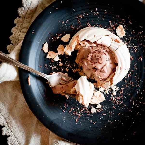 Chocolate Mousse Merengue Shells