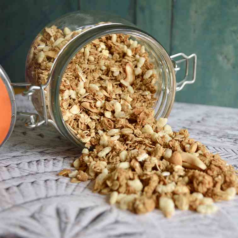 Roasted Cashew Nut - Honey Puffed Granola