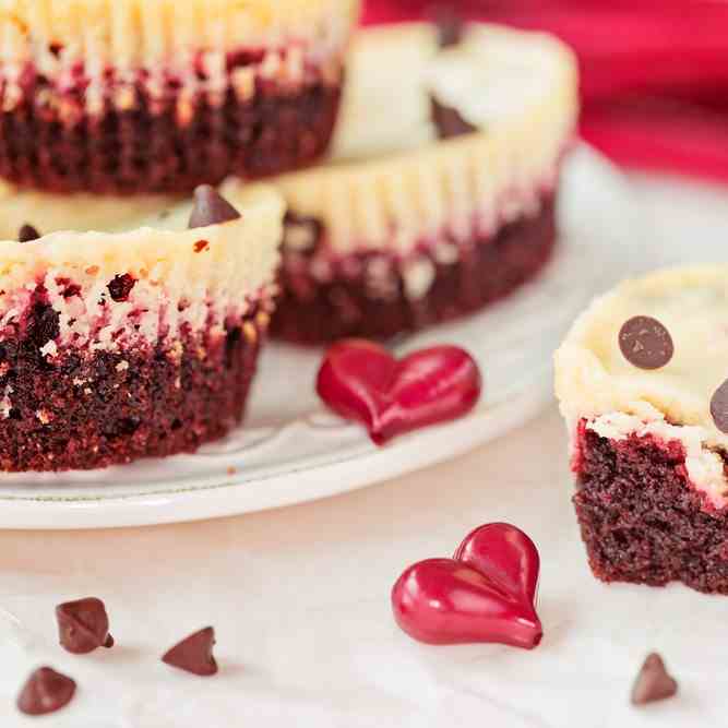 Air Fryer Red Velvet Cheesecake Cupcakes