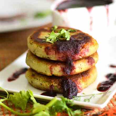 Sweet potato patties with green pea fillin