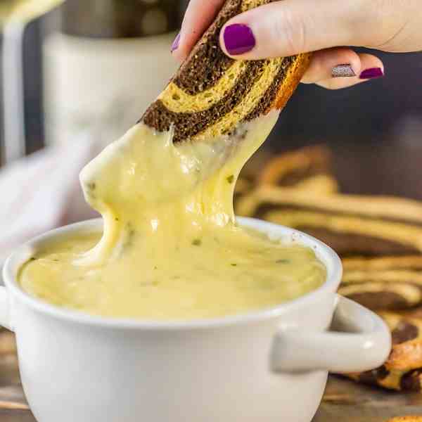 Easy White Wine Fondue