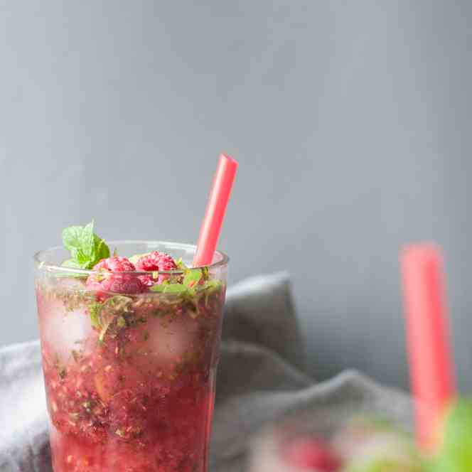Refreshing Raspberry Mojito Smoothie