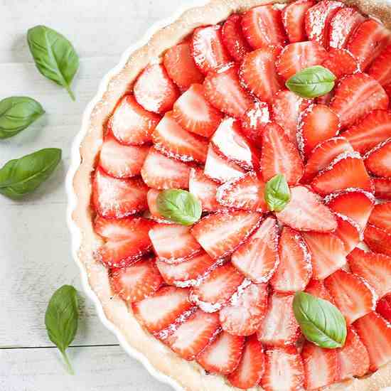 Strawberry basil pie