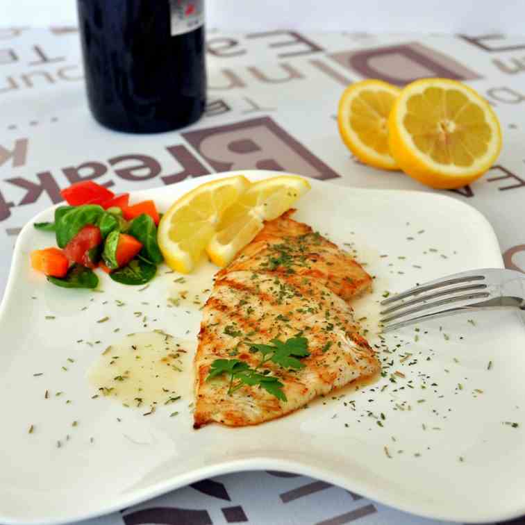 Grilled chicken breast with lemon sauce