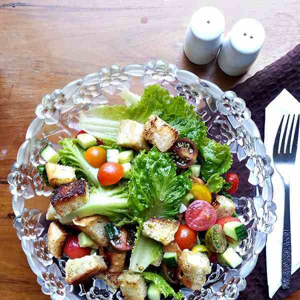 Panzanella salad