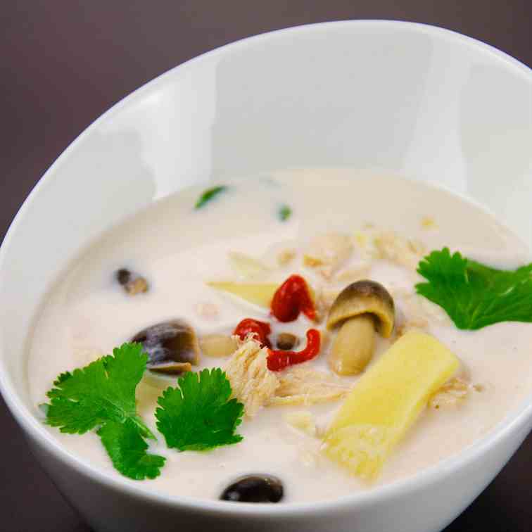 Tom Kha Gai (Thai Coconut Chicken Soup) 