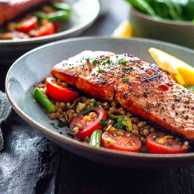 Salmon With Lentils and Leeks