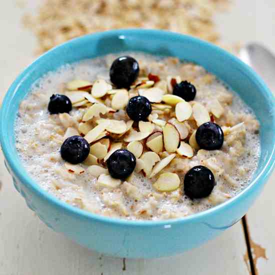 Blueberry and Almond Oatmeal