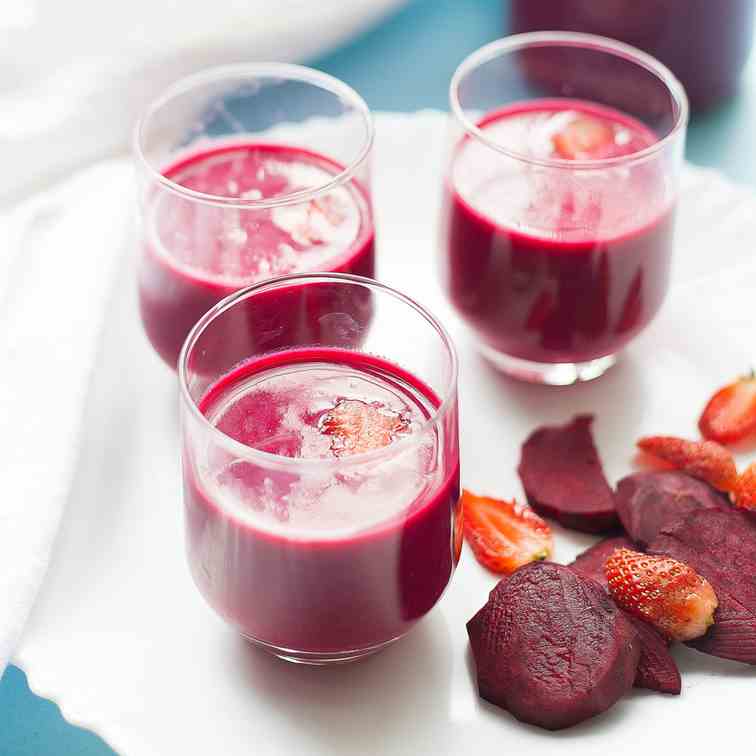 Beet and strawberry smoothie