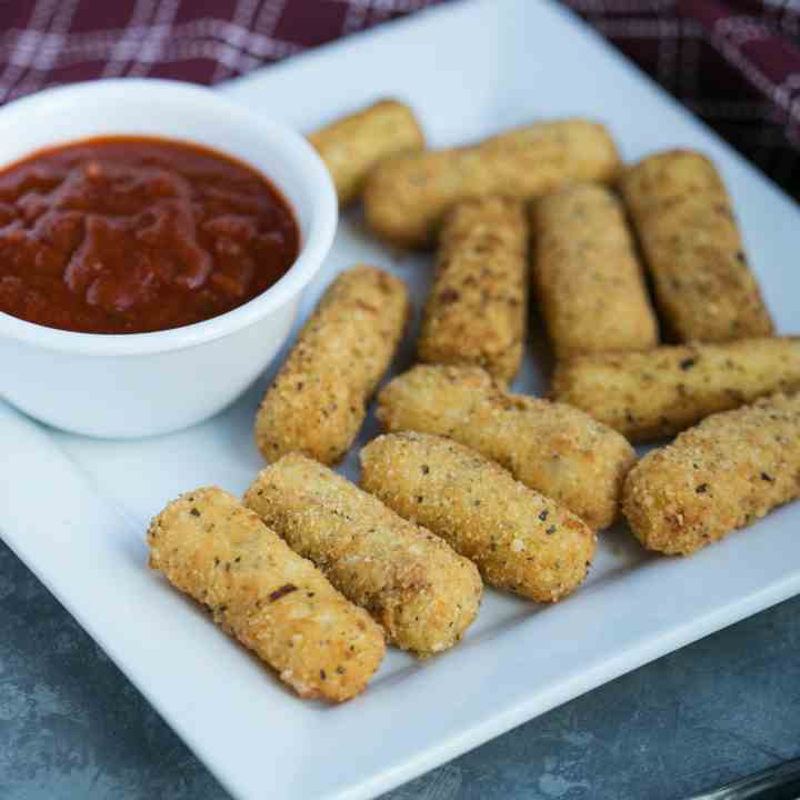 Low Carb Mozzarella Sticks