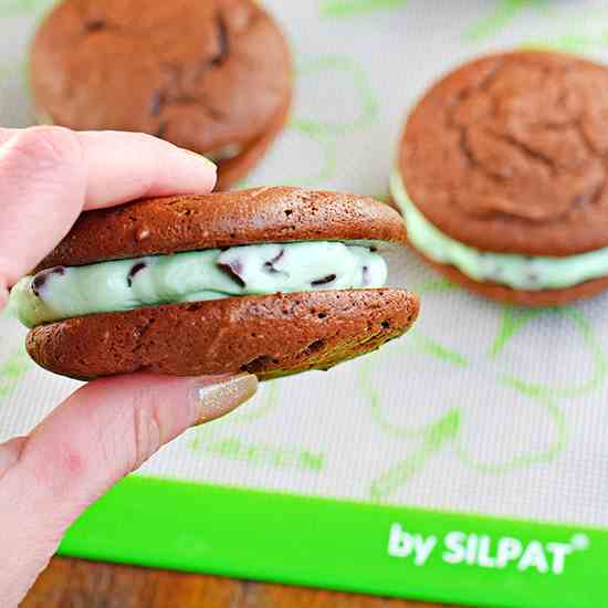 Mint Chocolate Chip Whoopie Pies