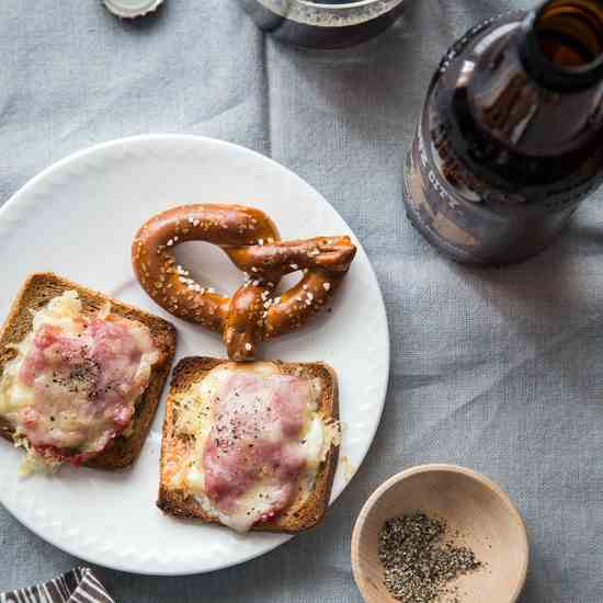 Mini Reuben Toasts