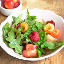 Fruit salad with rocket