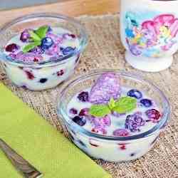 Chilled Berries in White Chocolate Sauce