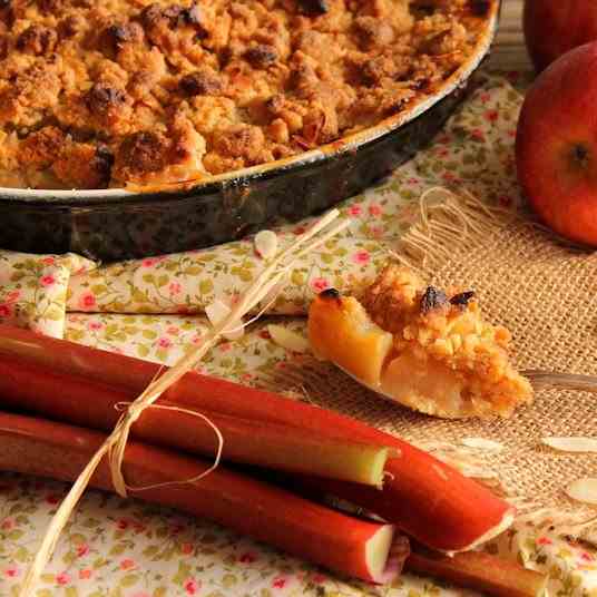  Apple and rhubarb crumble with almond