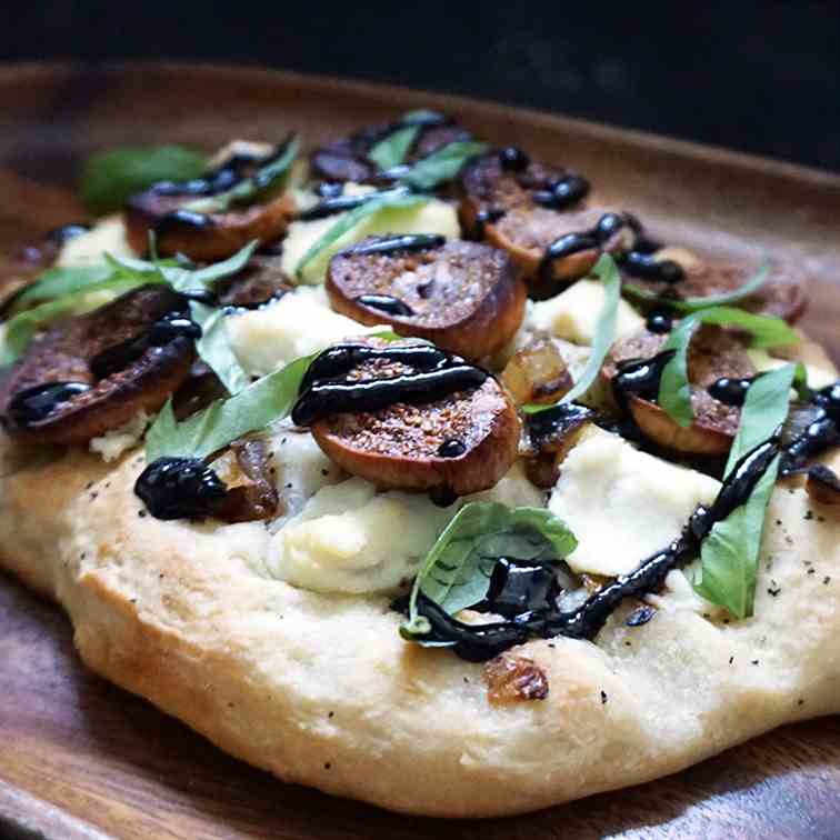 Onion, fig, and ricotta pizza