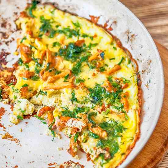 Fresh omelet with chanterelles