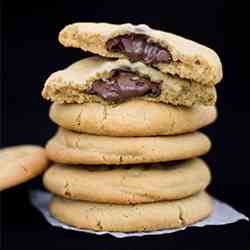 Nutella Stuffed Peanut Butter Cookies