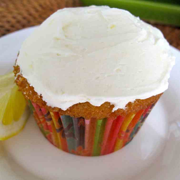 Very Vanilla Cupcakes w- Lemon Buttercream