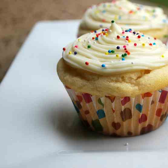 Vanilla Cupcake with Cream Cheese Frosting
