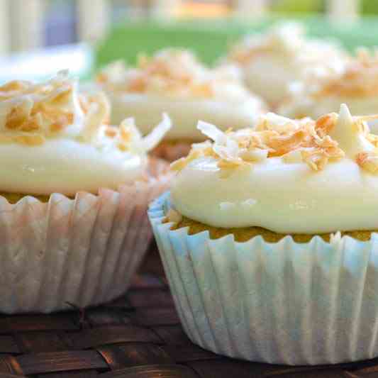 Banana Cupcakes w / Coconut Cream Cheese