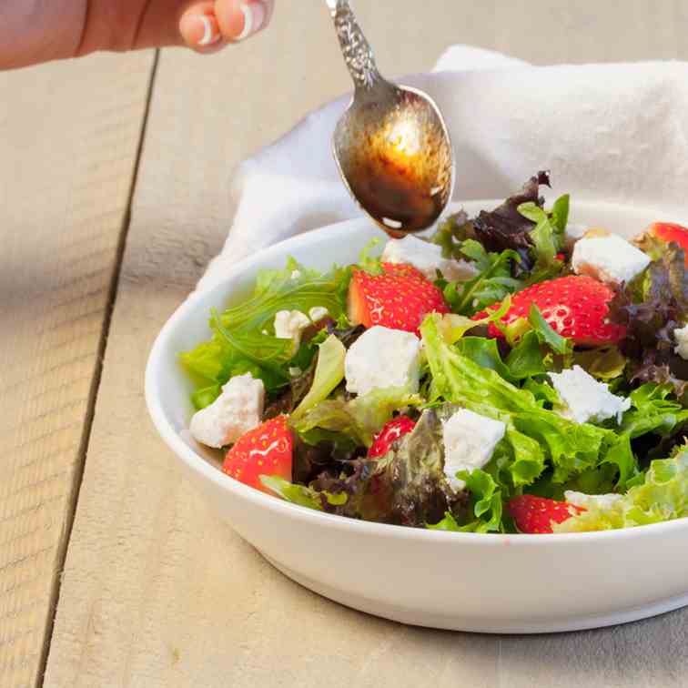 Strawberry goat cheese salad