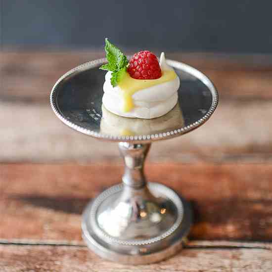 Mini Bite Sized Pavlova Meringues