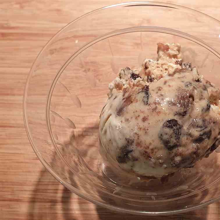 Christmas pudding ice cream