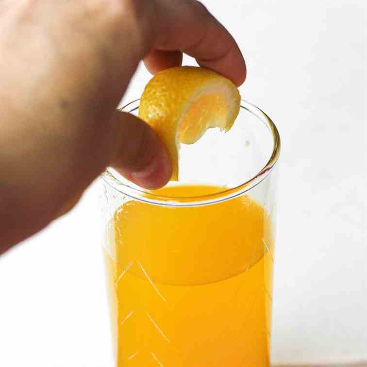 Apple Cider Turmeric Detox Drink