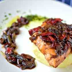 Salmon with bell peppers and saffron purée