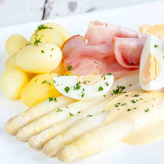 White asparagus and hollandaise sauce