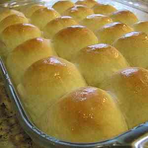 Mom's Holiday Dinnner Rolls