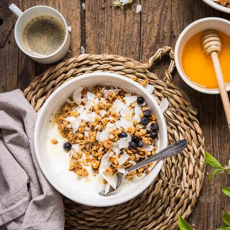 Coconut - blueberry granola