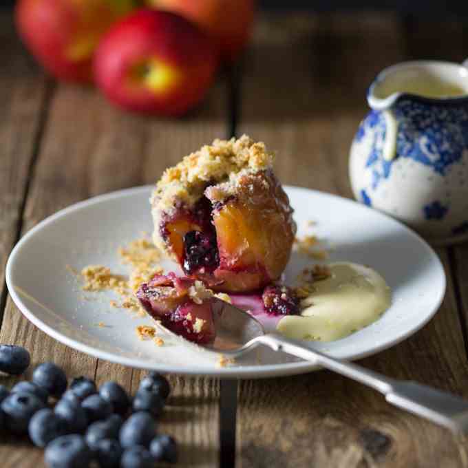 Stuffed Apples with Crumble Topping