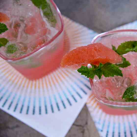 Sparkling Grapefruit Mojitos