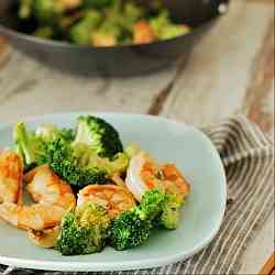 Stir-fried shrimp and broccoli