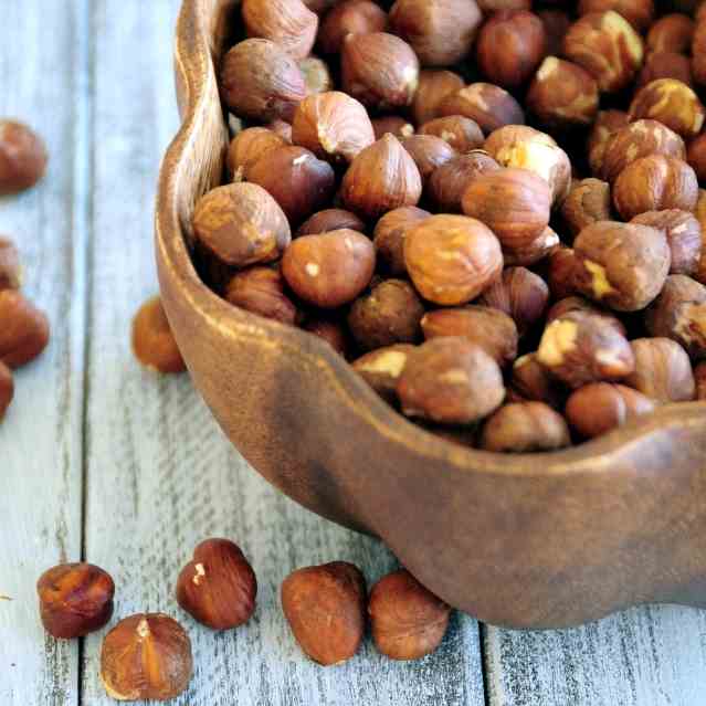 How To Peel Hazelnuts