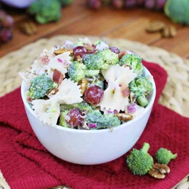 Broccoli Pasta Salad with Grapes