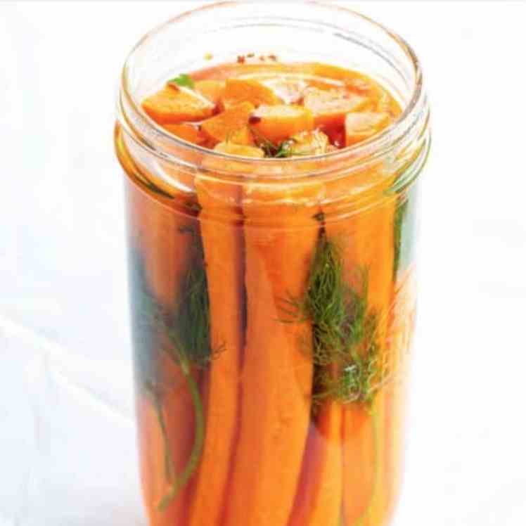 Easy Quick Pickled Carrots