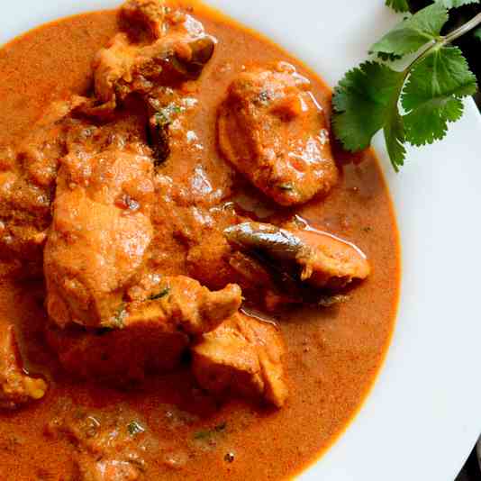 Chicken in coconut milk gravy