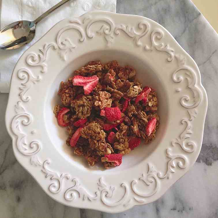 Strawberry Banana Granola 