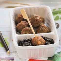 Aromatic meatballs with cranberry sauce
