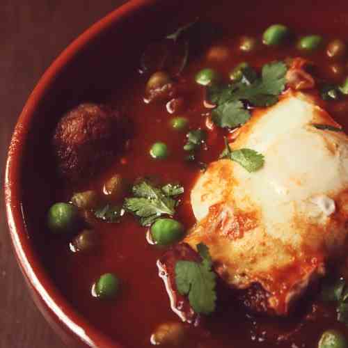 Portuguese stewed peas and eggs