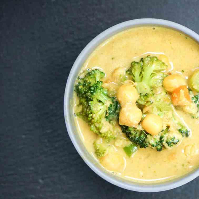 Creamy Broccoli And Chickpeas Curry
