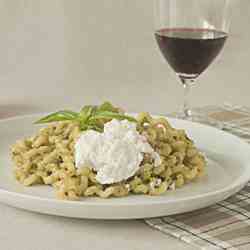 Long fusilli with courgettes and pistachio